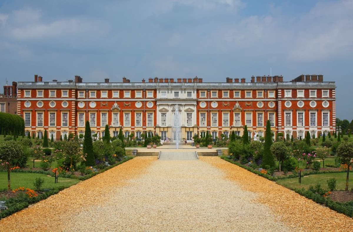 Hampton Court Palace, Windsor Castle, and London Sightseeing Tour