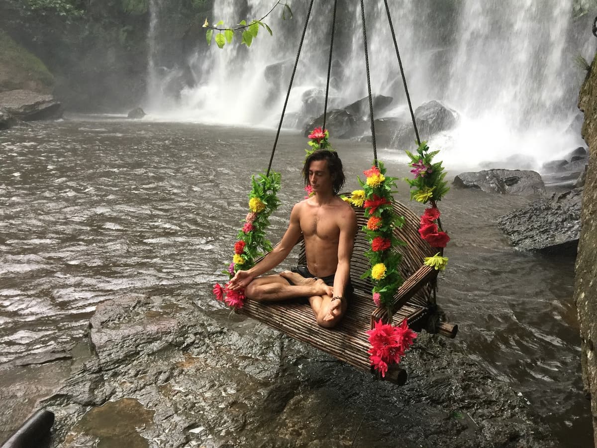 Pagoda and One Thousand Lingas Tour in Phnom Kulen