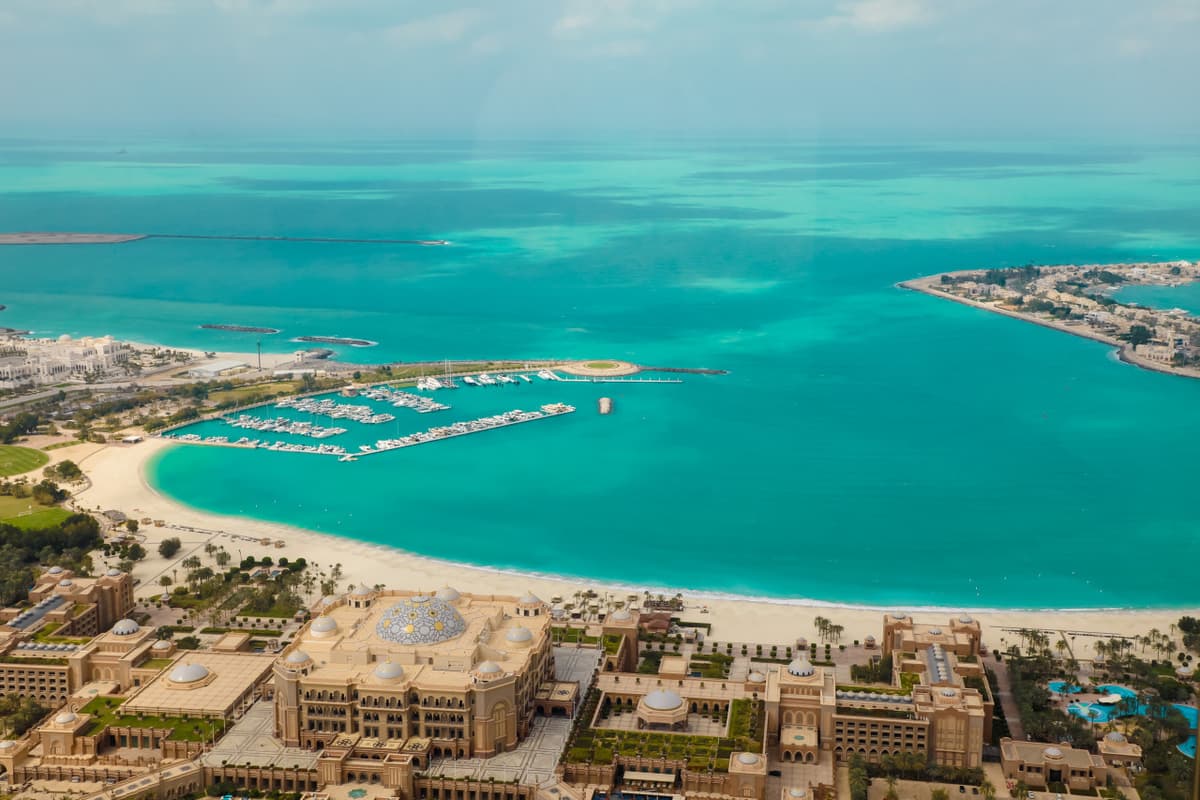 Abu Dhabi Premium City Tour from Dubai: Sheikh Zayed Mosque, Etihad Towers, Qasr Al Watan