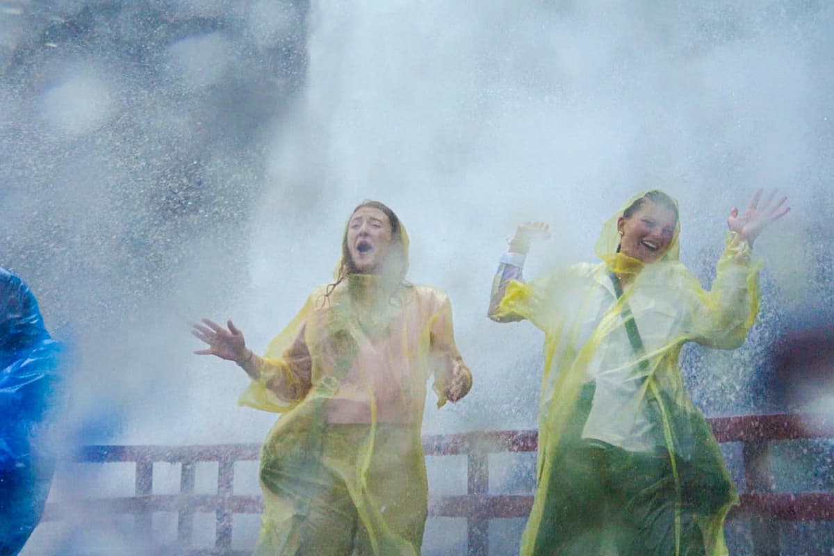 Niagara Falls US: Maid of the Mist Cruise + Cave of the Winds + Small Group Tour