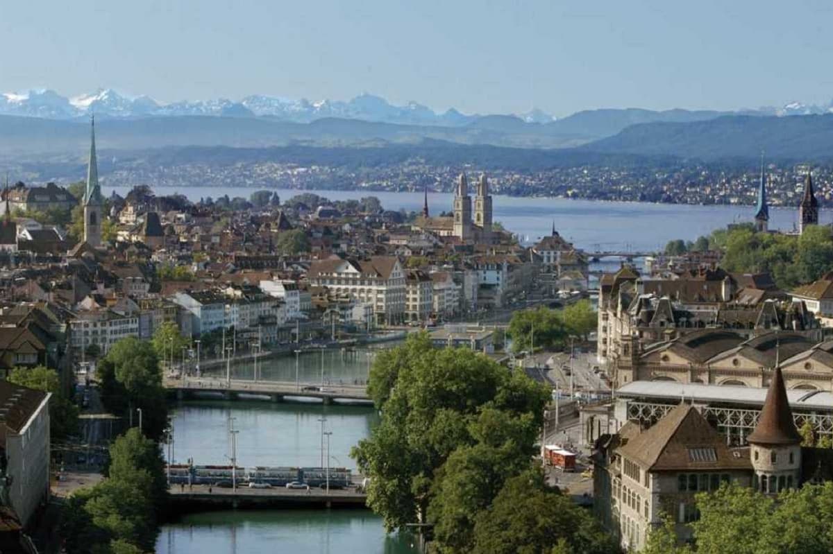 Zurich City Tour with Ferry and Felsenegg Cable Car