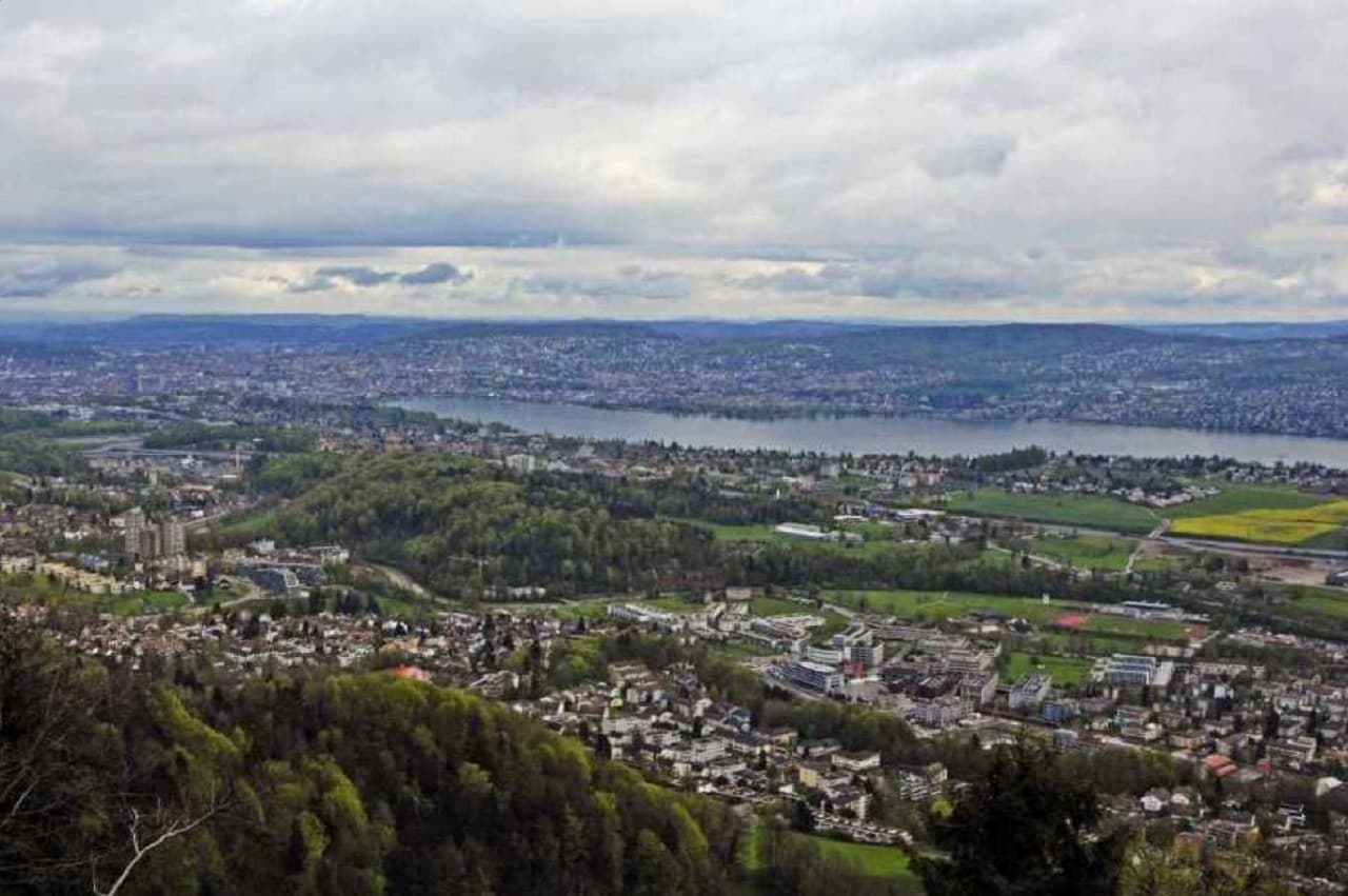 Zurich City Tour with Ferry and Felsenegg Cable Car