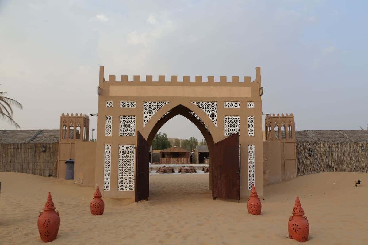 Evening Desert Safari Tour from Dubai with BBQ Dinner