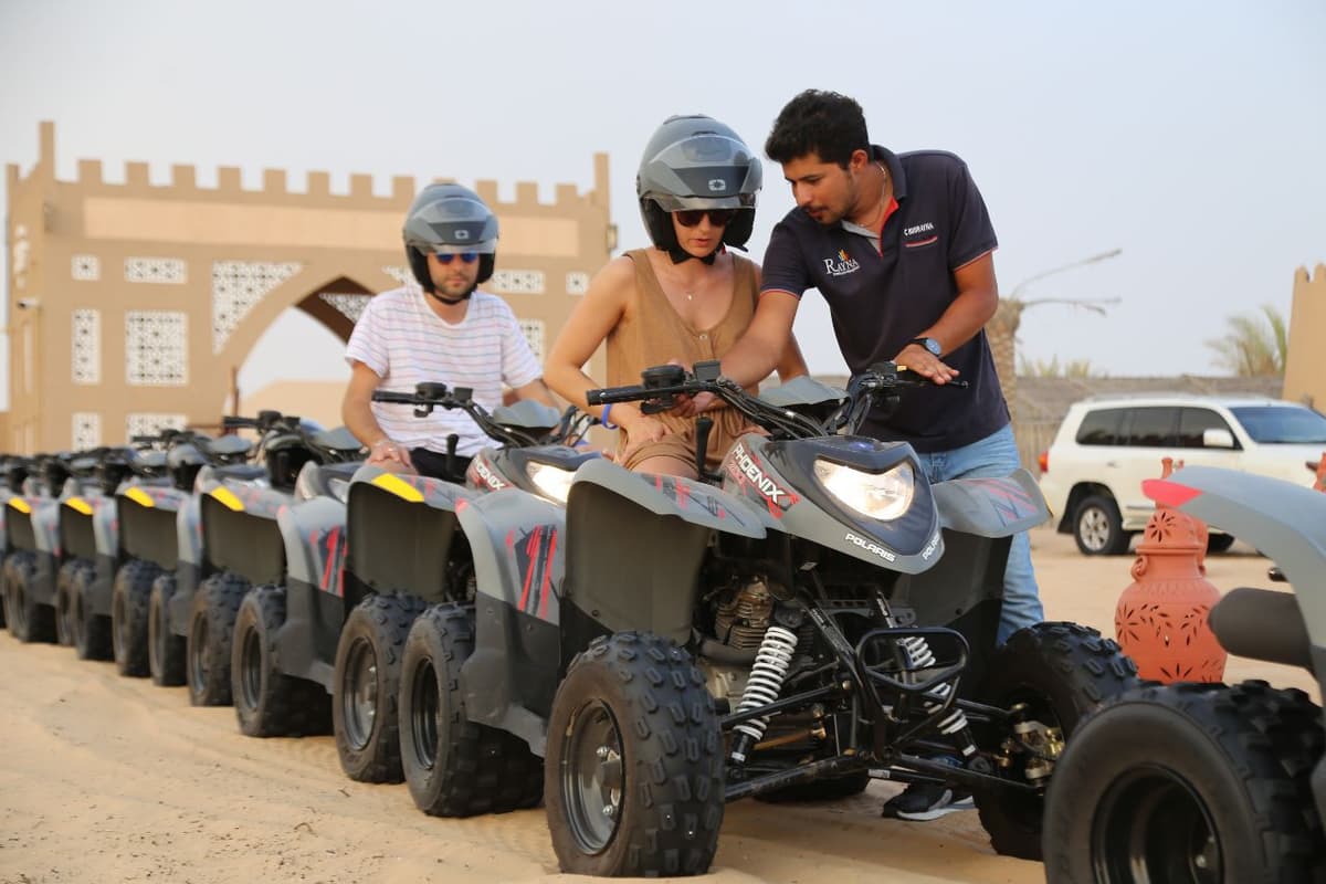 Evening Desert Safari Tour from Dubai with BBQ Dinner