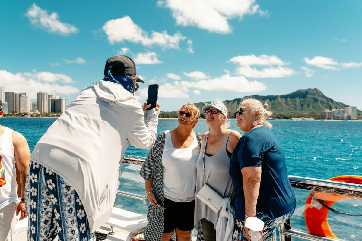 Waikiki: Daytime Glass Bottom Boat Tour