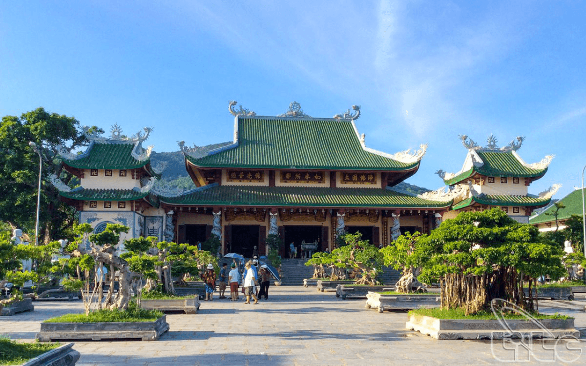 Son Tra Peninsula, Marble Mountains, and Hoi An Ancient Town Half-Day Tour from Da Nang