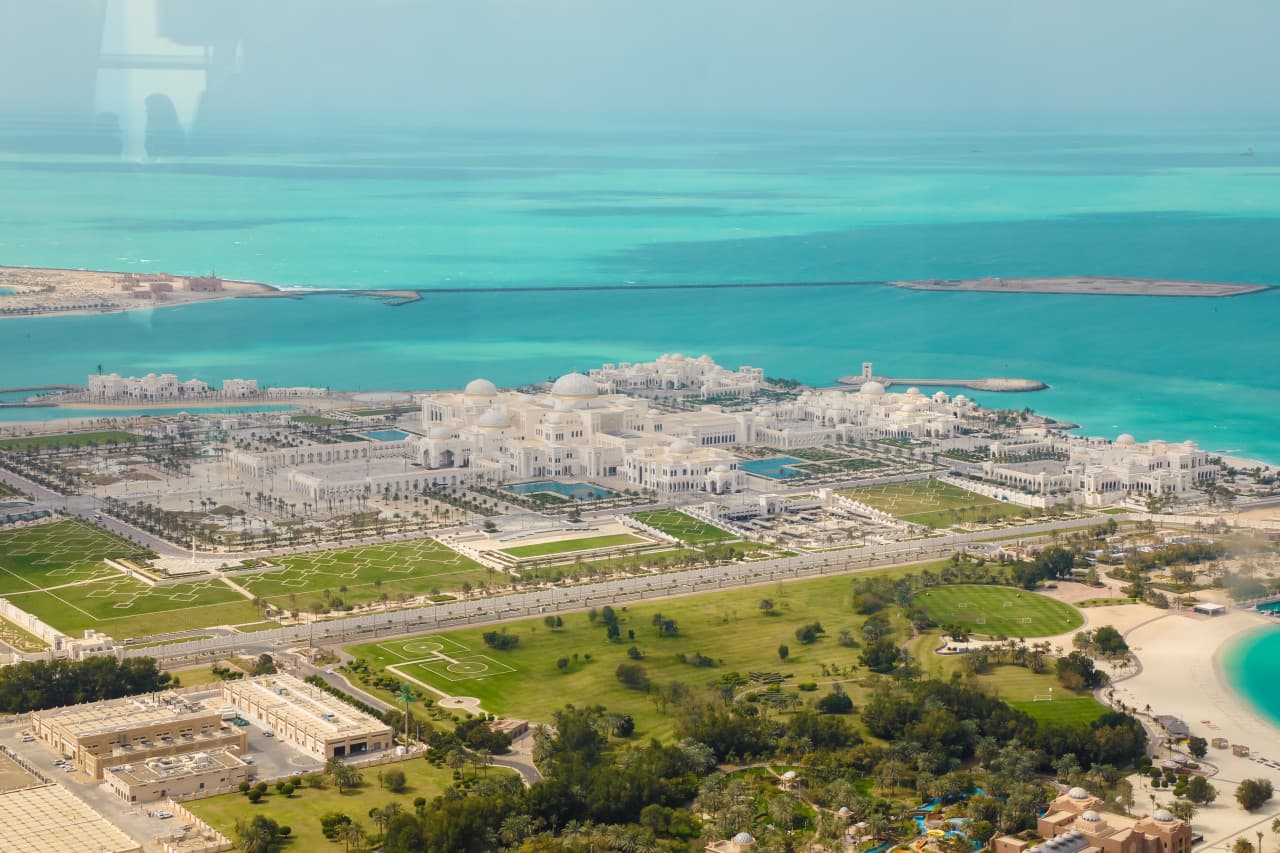 Abu Dhabi Premium City Tour from Dubai: Sheikh Zayed Mosque, Etihad Towers, Qasr Al Watan