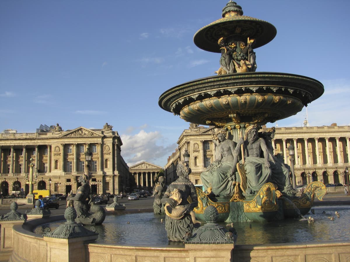 Paris Panoramic Bus Tour and Seine River Cruise
