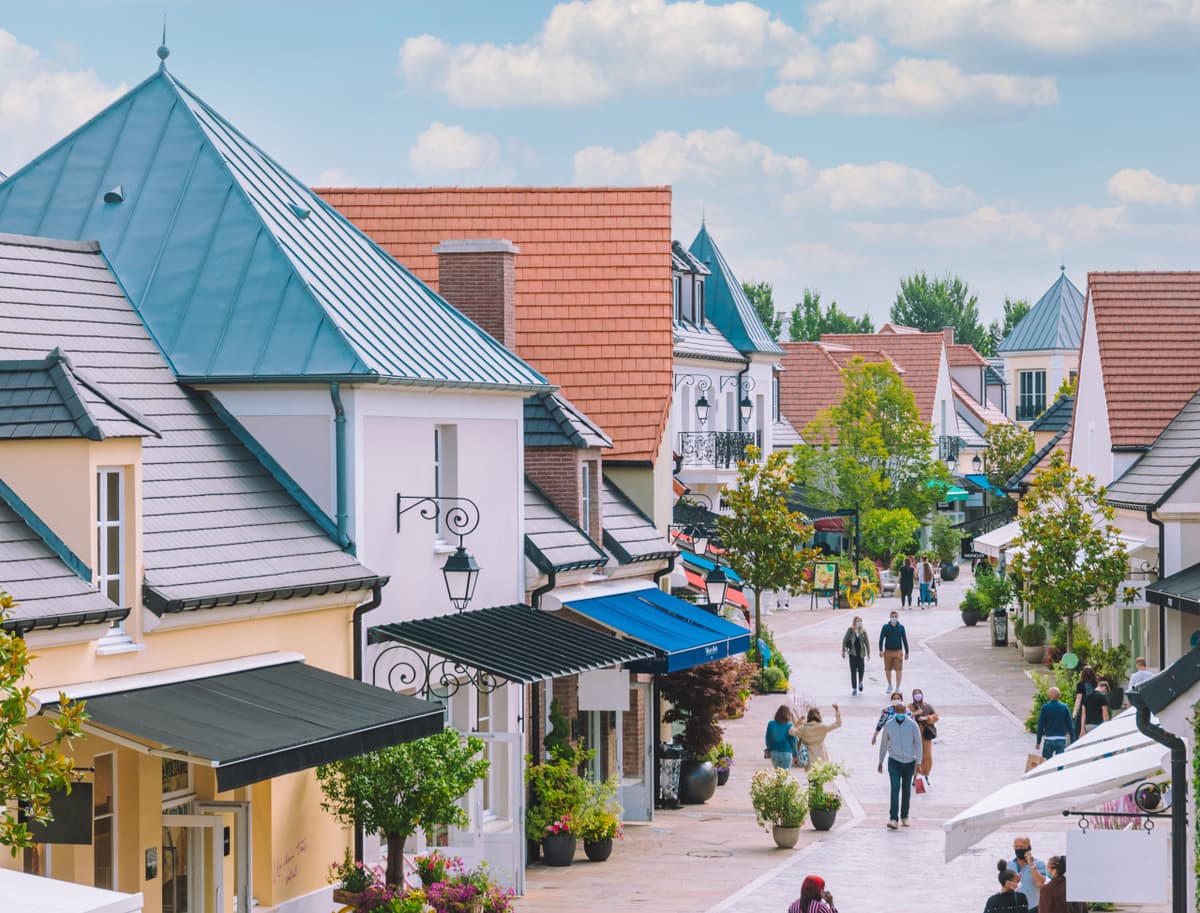 La Vallee Village with Round Trip Transfers from Paris