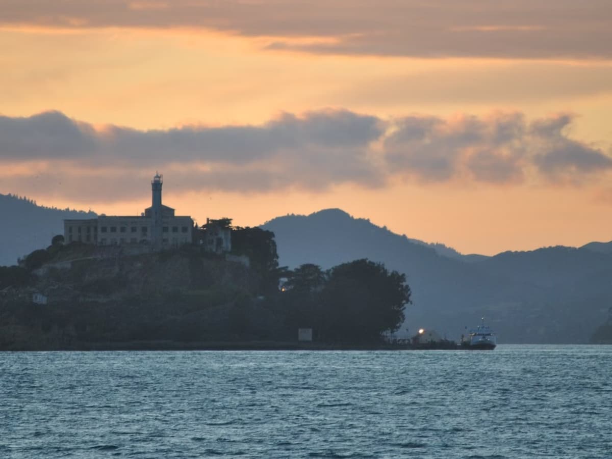 San Francisco Bay 2 Hour Sunset or Evening Sightseeing Boat Cruise by Red and White Fleet