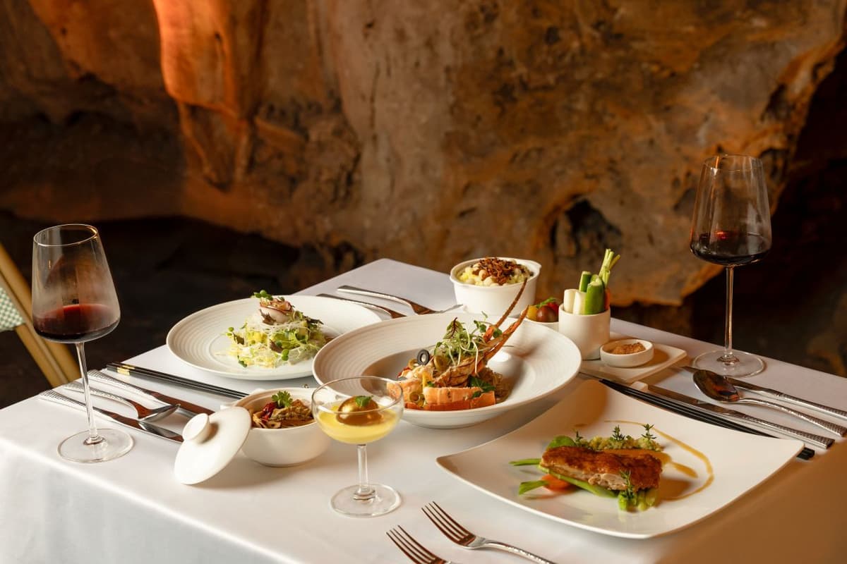 Dragon Pearl Cave Show and Dining Experience