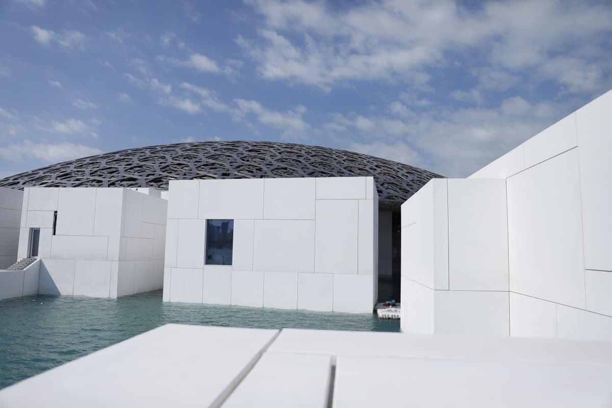 Sheikh Zayed Grand Mosque and Louvre Abu Dhabi Tour from Dubai