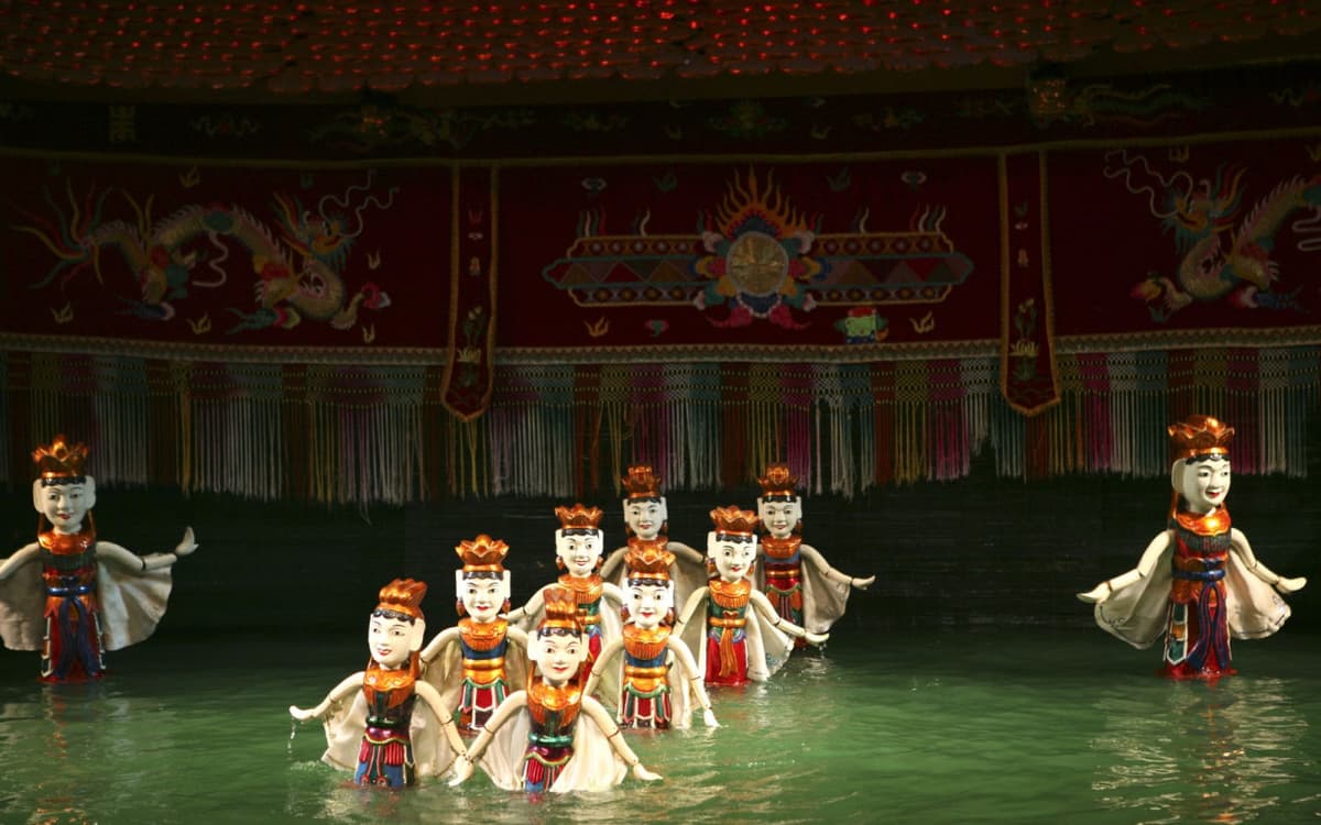 Saigon Evening Tour with Water Puppetry Show and Dinner Cruise