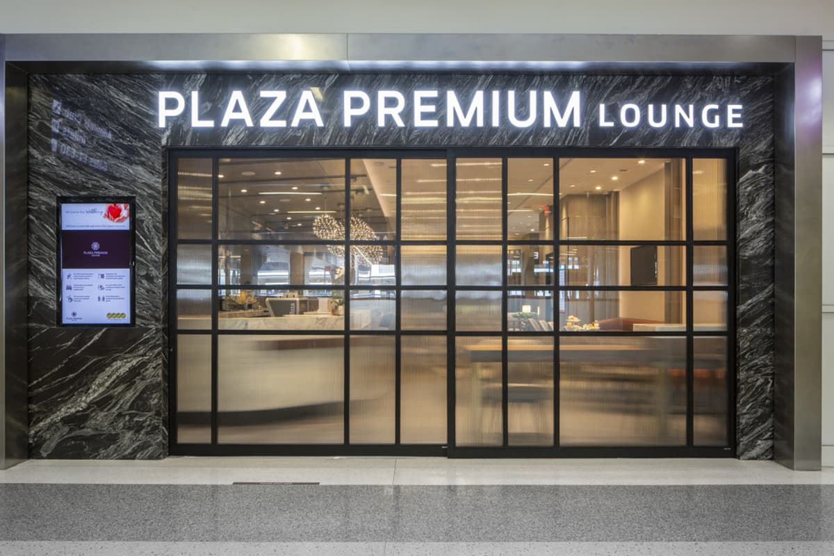 Plaza Premium Lounge - Dallas Fort Worth International Airport Terminal E