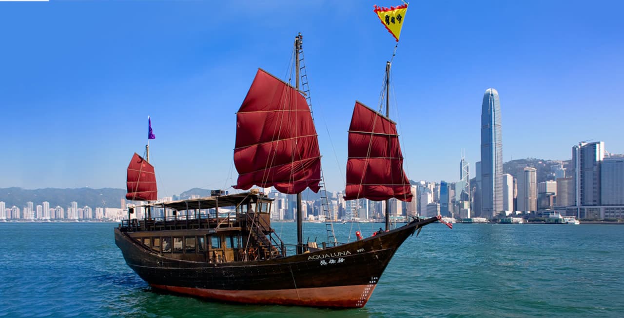 Aqualuna Harbour Discovery Hop-on Hop-off Cruise