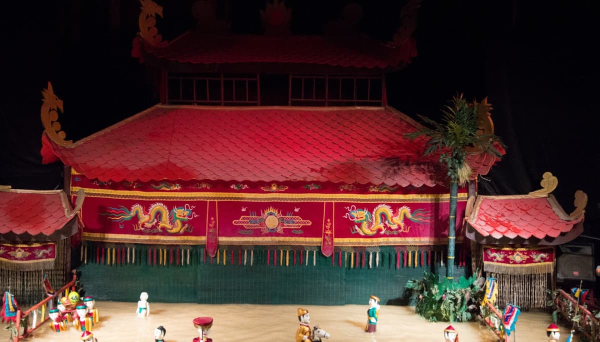 Saigon Evening Tour with Water Puppetry Show and Dinner Cruise