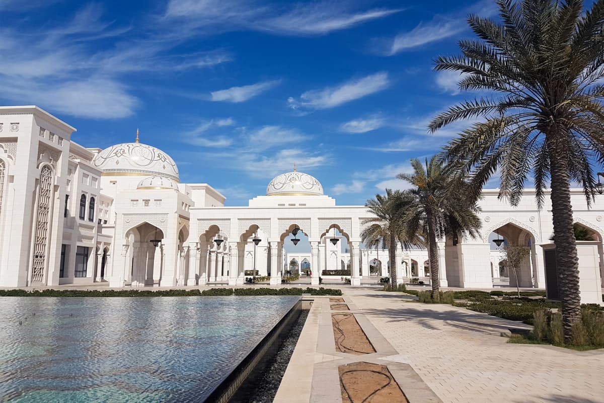 Abu Dhabi Premium City Tour from Dubai: Sheikh Zayed Mosque, Etihad Towers, Qasr Al Watan