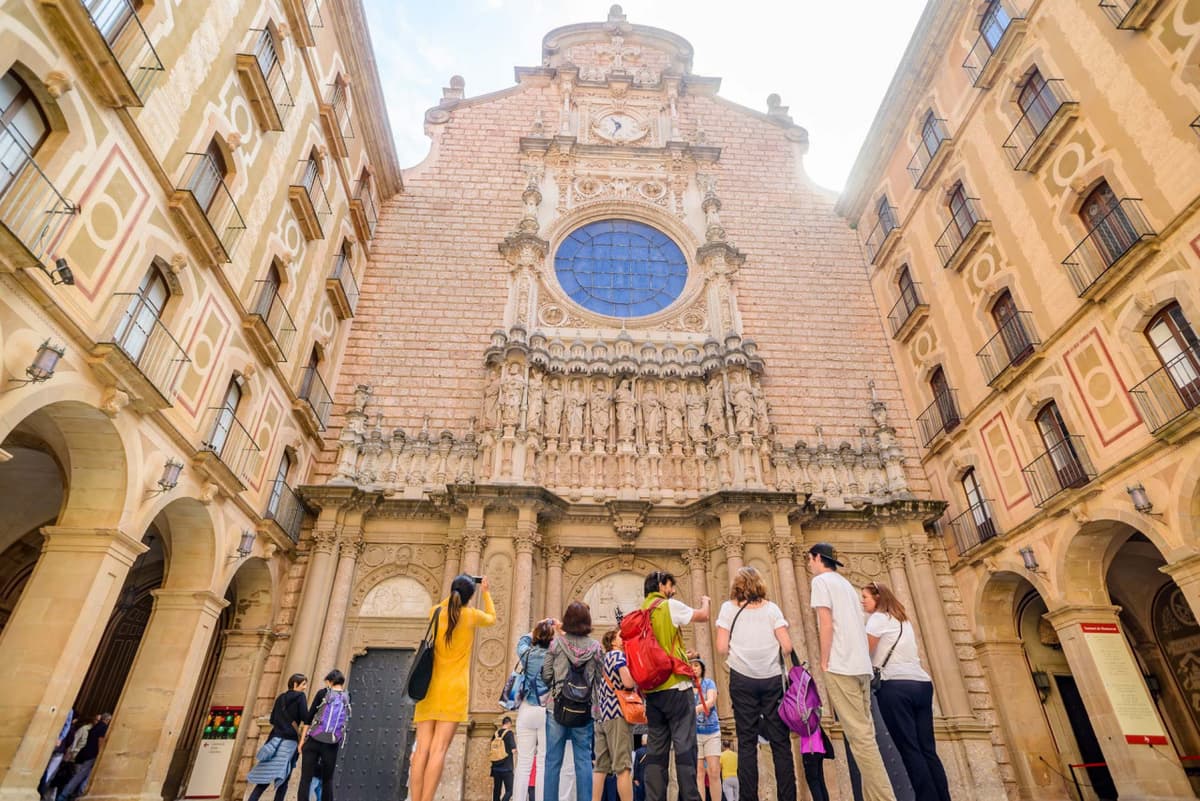 Montserrat, Girona, and Costa Brava Tour from Barcelona