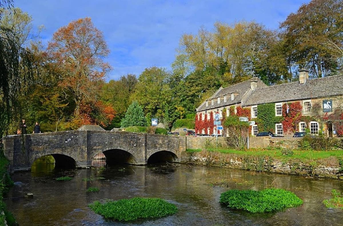 Cotswolds Village Tour with Lunch