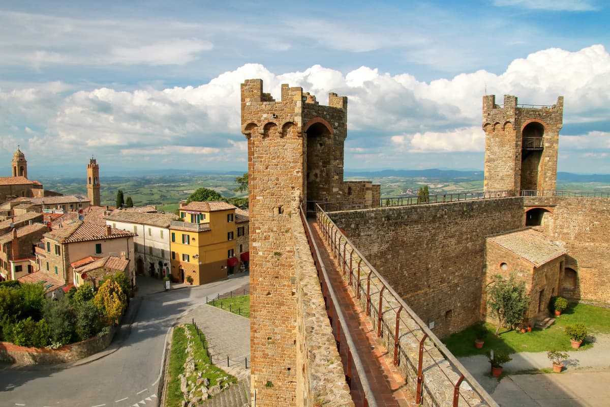Medieval Tuscany Tour from Florence: Monteriggioni, Montalcino, Pienza
