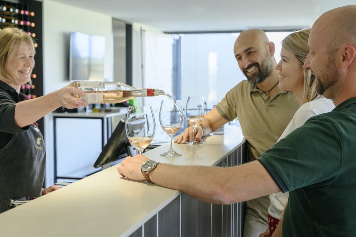 Barossa Valley Wineries and Hahndorf Tour