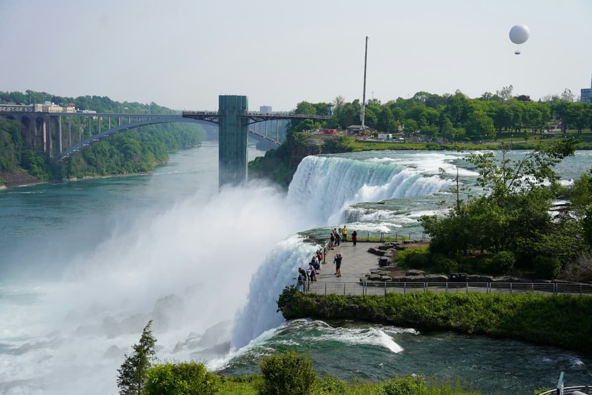 Niagara Falls US: Maid of the Mist Cruise + Cave of the Winds + Small Group Tour