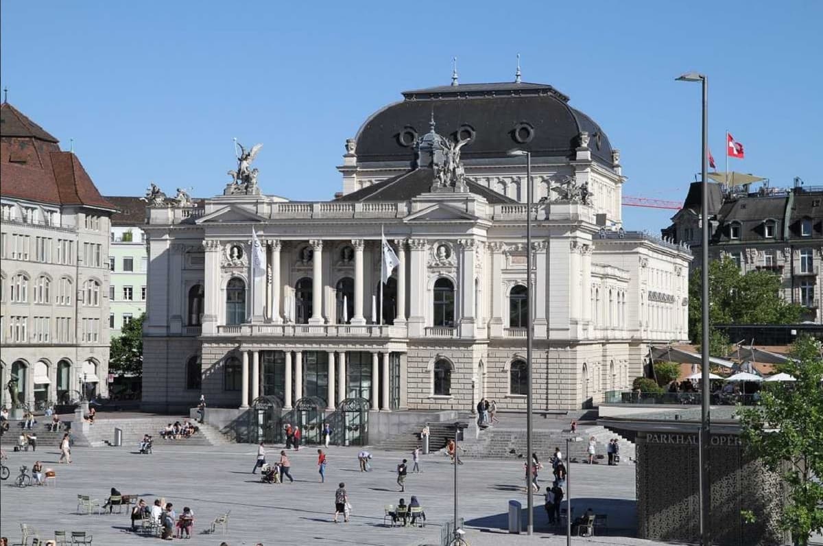 Zurich City Sightseeing Bus Tour with Lake Cruise