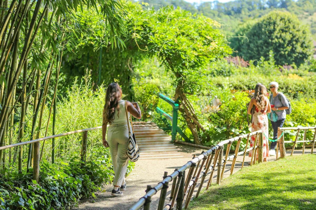 Giverny: Impressionist Day Trip from Paris with Audio Guide