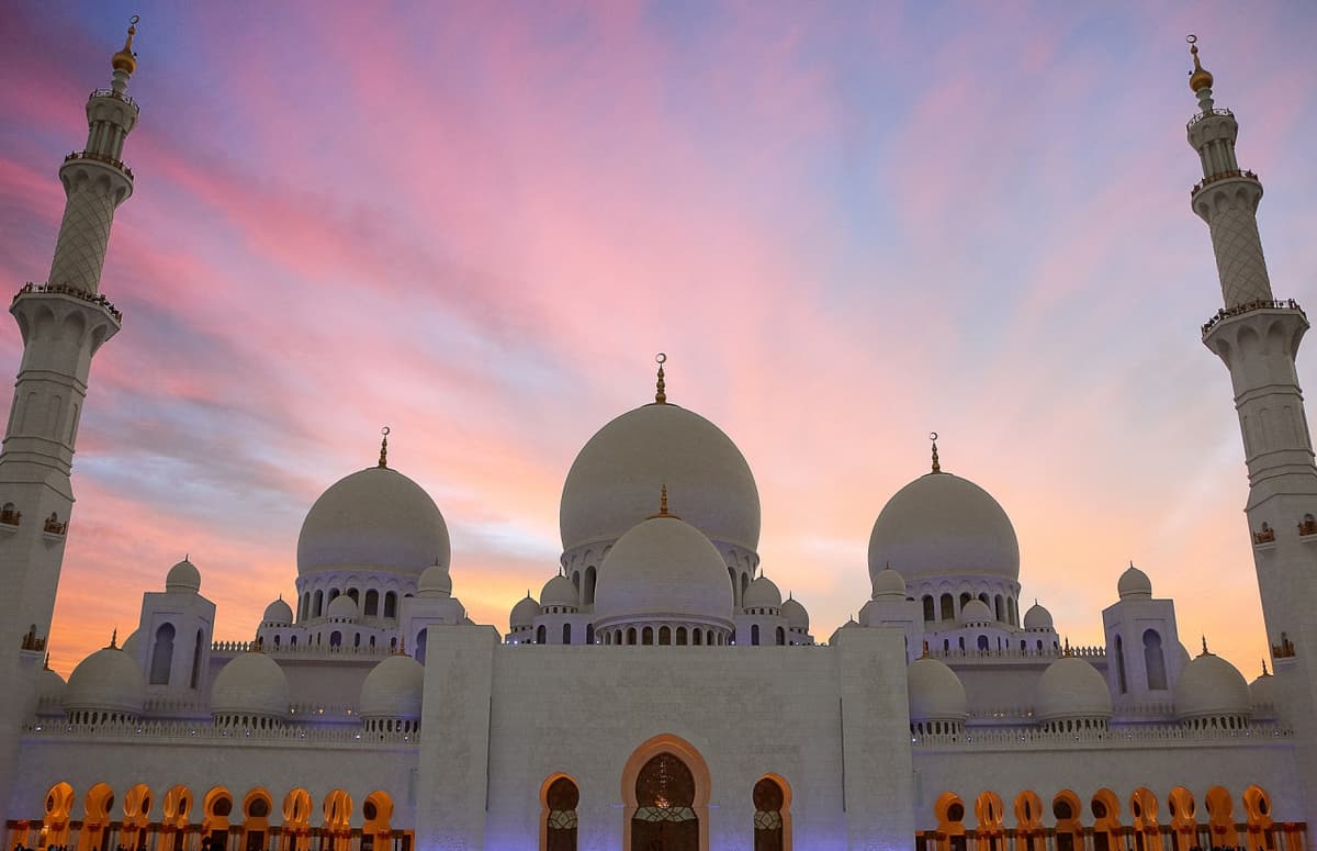 Sheikh Zayed Grand Mosque and Louvre Abu Dhabi Tour with Lunch from Dubai