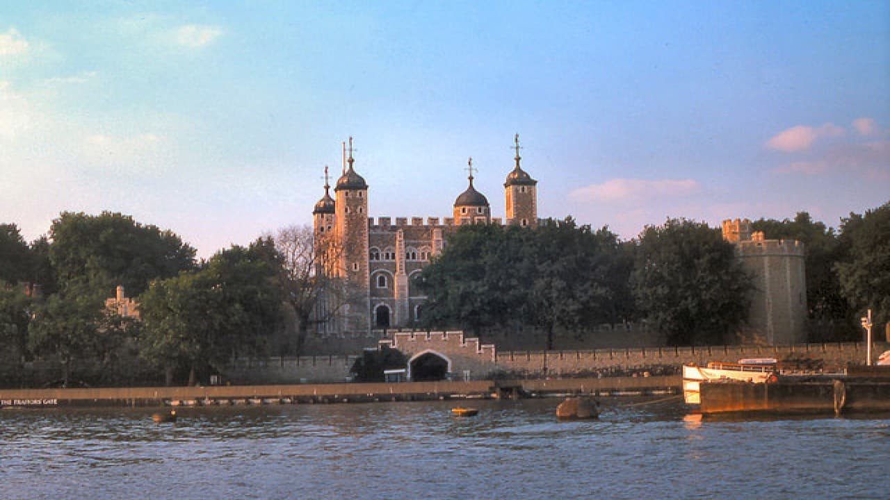 Open Top Vintage Bus Tour and River Thames Cruise