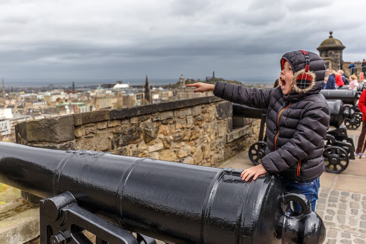 Edinburgh Castle Guided Tour with English-Speaking Guide & Entry