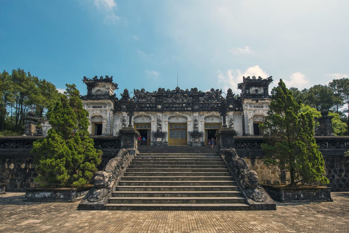 Hue City Tour with Dragon Boat Ride