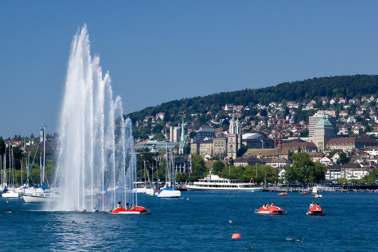 Zurich City Tour with Cruise and Lindt Home of Chocolate