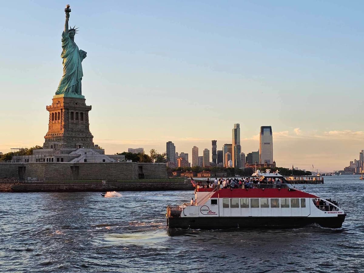 Circle Line Downtown "Liberty Sunset" Evening Cruise (1.5 hours): Reserved Straight-to-Board Ticket