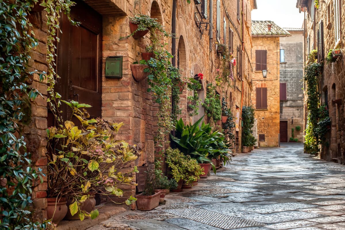 Medieval Tuscany Tour from Florence: Monteriggioni, Montalcino, Pienza
