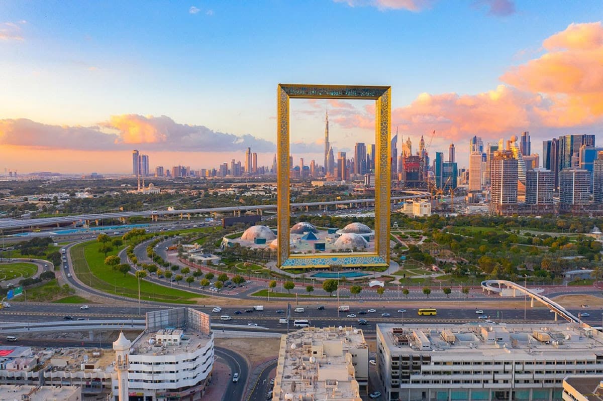 COMBO: Dubai Dolphinarium + Dubai Frame