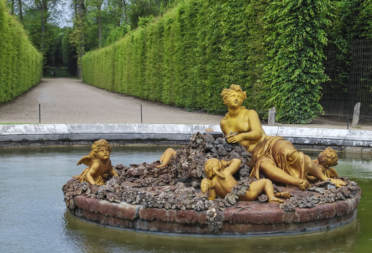 Palace of Versailles Audio-Guided Tour with Round Trip Transfers from Paris