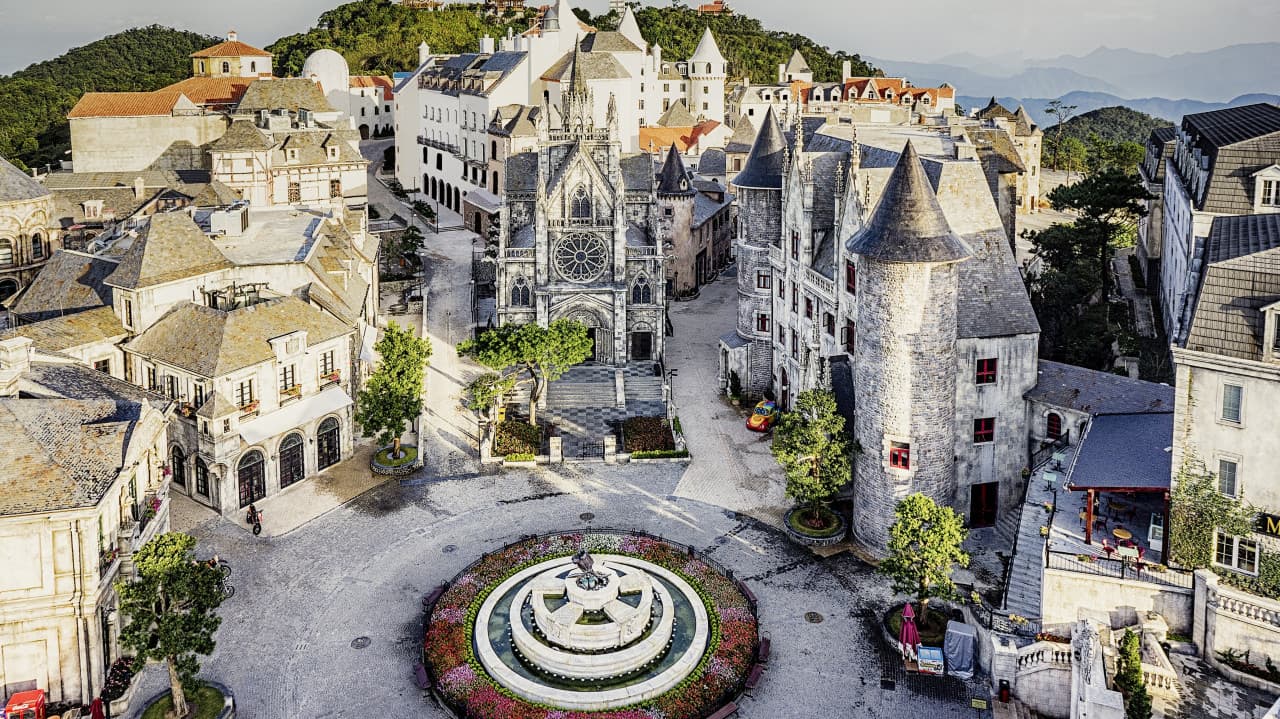 Ba Na Hills and Golden Bridge Full-Day Private Tour from Da Nang with Korean-speaking Guide