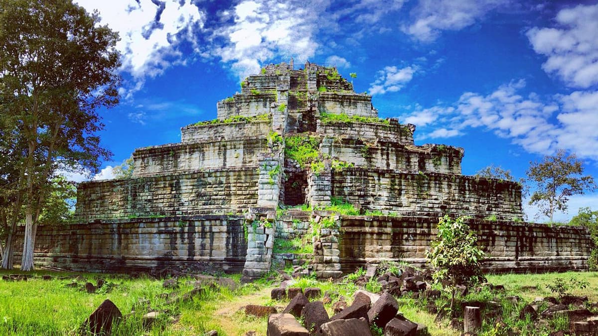 Koh Ker and Beng Mealea Temple Tour
