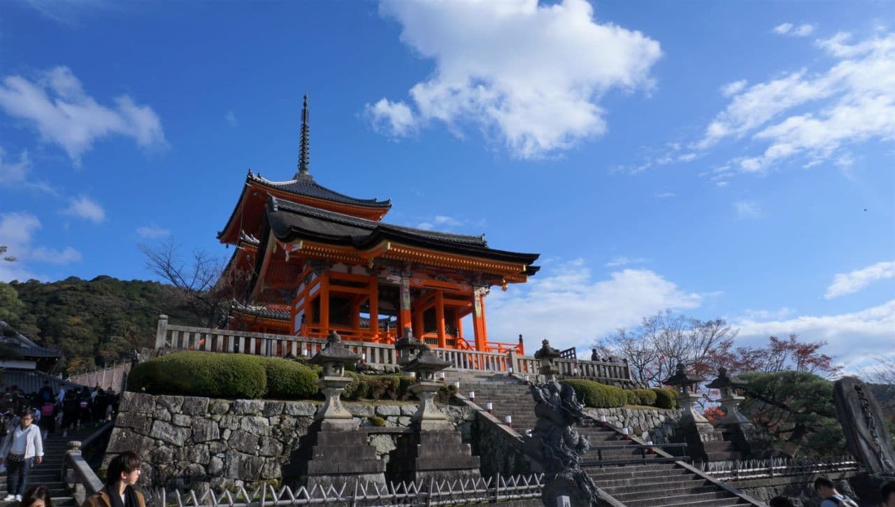 Kyoto Full-Day Tour: Nijo Castle, Kinkaku-ji, Fushimi Inari Taisha, Kiyomizu-dera Temple