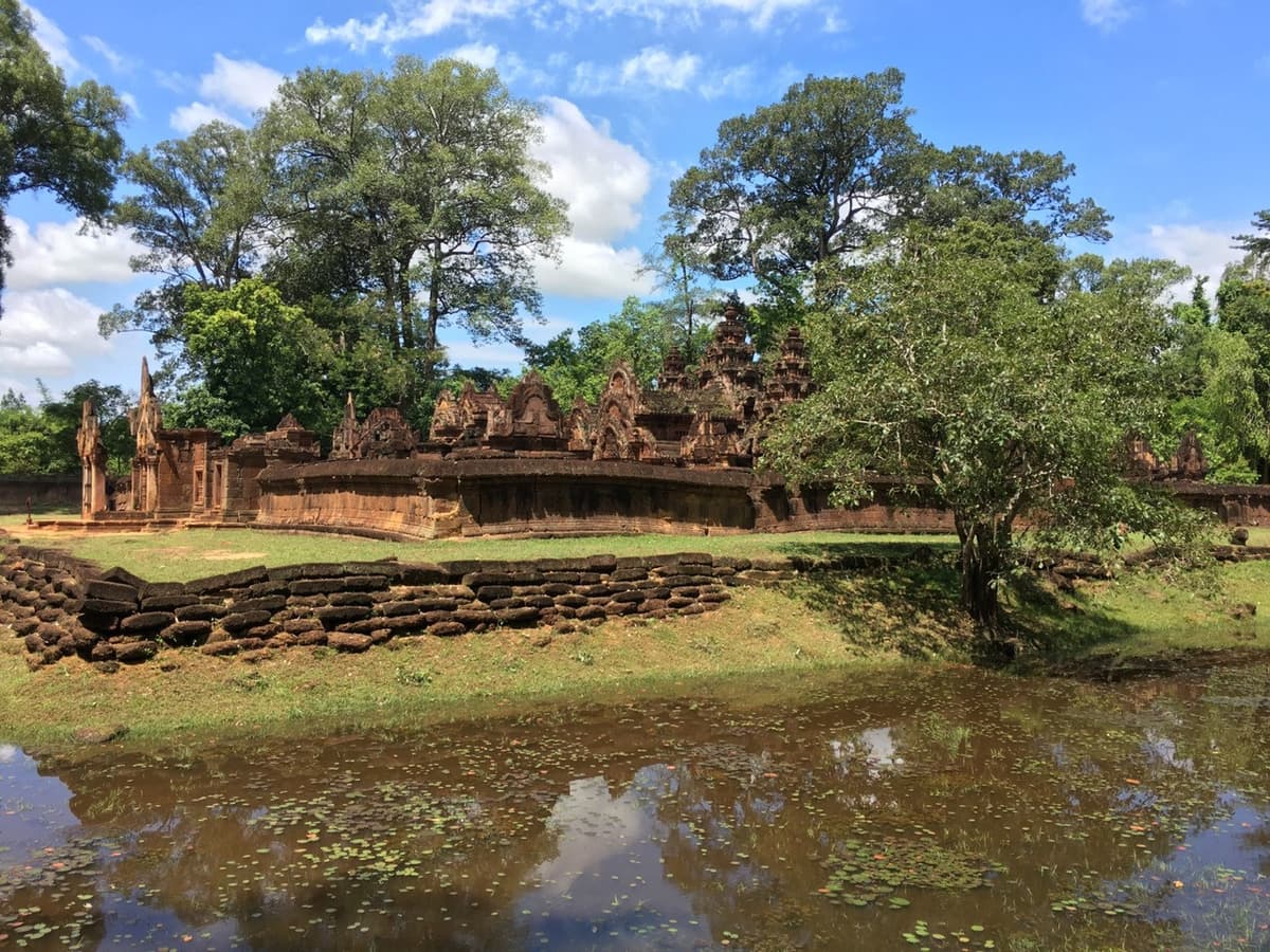 Beng Mealea, Banteay Srei, Banteay Samre, and Phnom Bakheng Tour