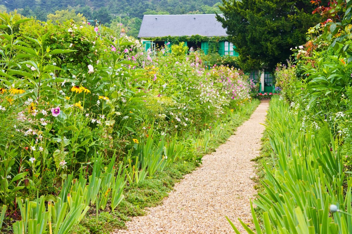 Giverny: Impressionist Day Trip from Paris with Audio Guide