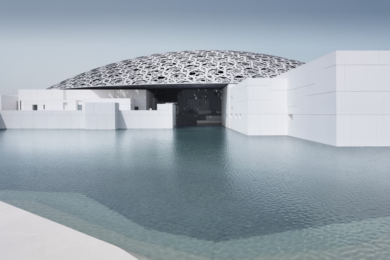 COMBO: Louvre Abu Dhabi Ticket + Big Bus Abu Dhabi Hop-on Hop-off Bus Tour