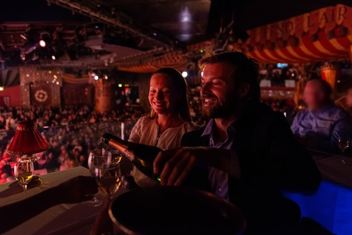 Moulin Rouge Cabaret Show and Paris Bus Tour