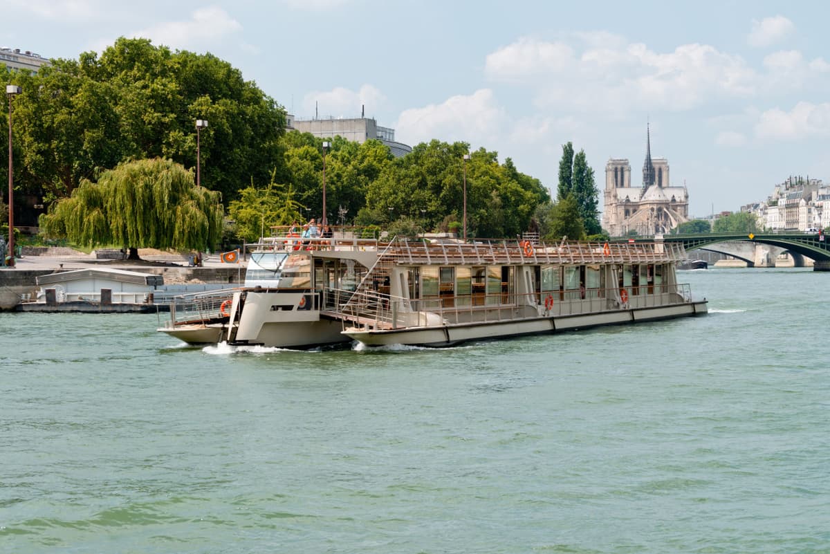COMBO: Paris Museum Pass + Seine River Sightseeing Cruise by Bateaux Parisiens
