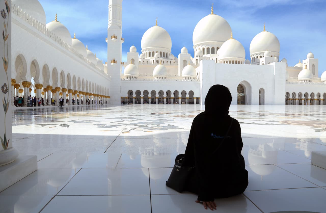 Abu Dhabi Premium City Tour from Dubai: Sheikh Zayed Mosque, Etihad Towers, Qasr Al Watan