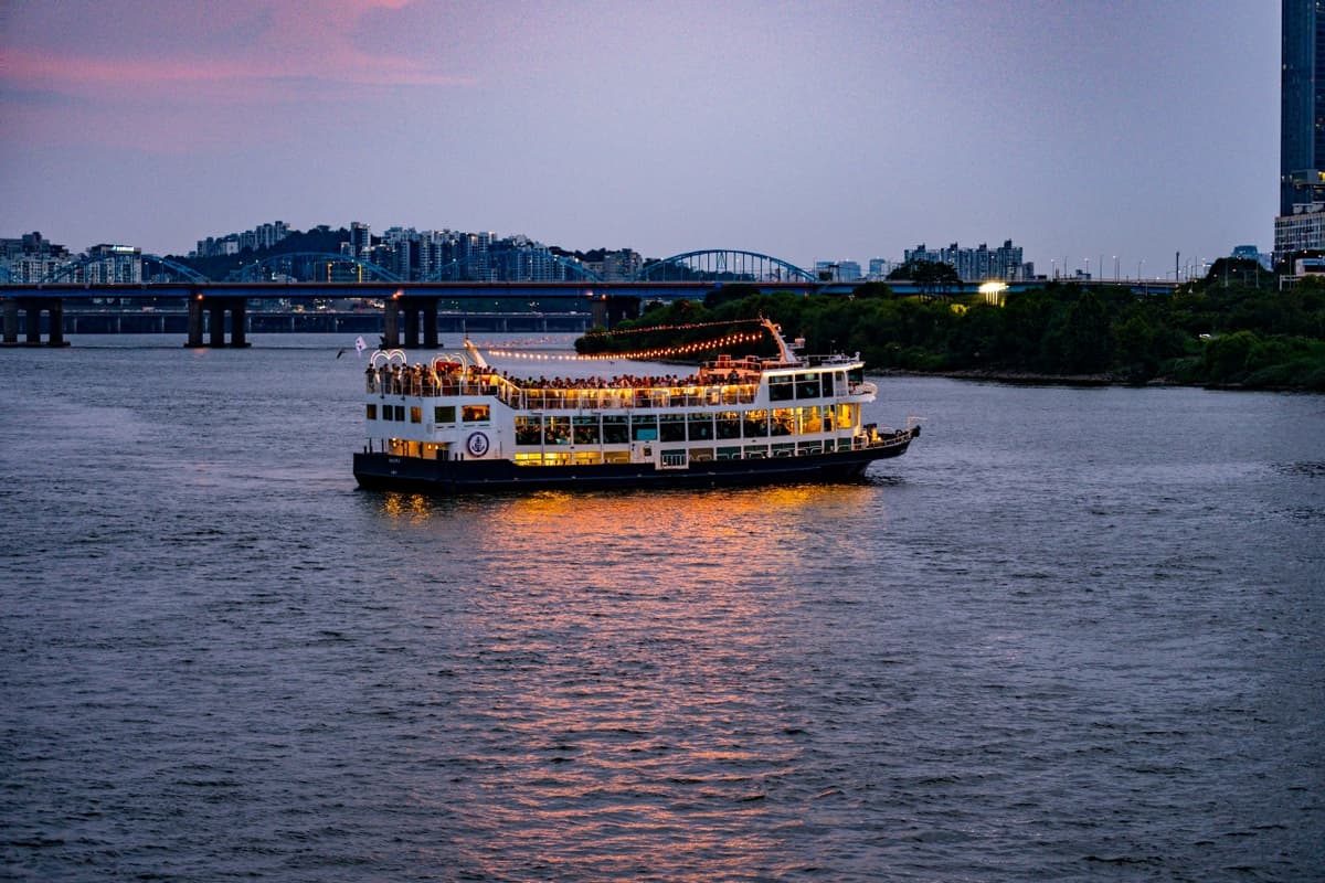 Han River E-land Cruise