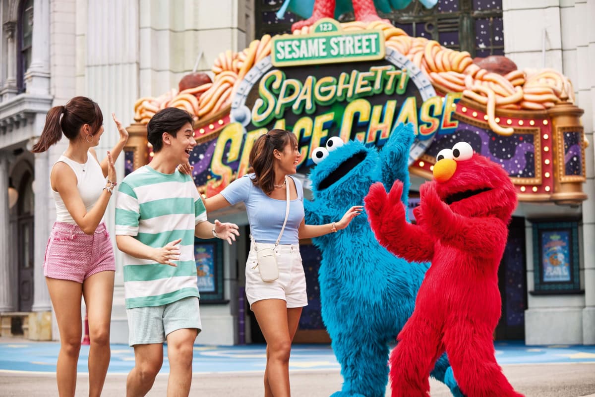COMBO: Universal Studios Singapore + Singapore Cable Car + Wings of Time + SkyHelix Sentosa Tickets