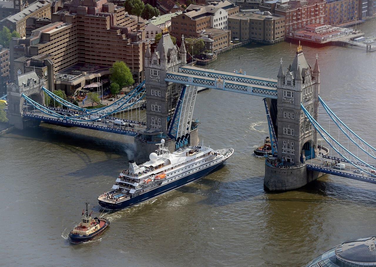 Open Top Vintage Bus Tour and River Thames Cruise