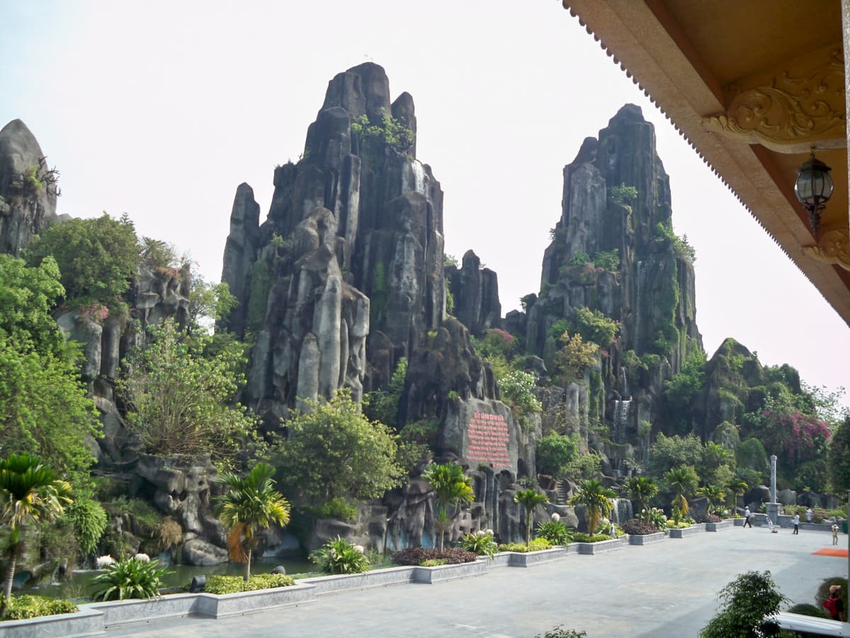 Marble Mountains and Hoi An Ancient Town Half-Day Tour from Da Nang